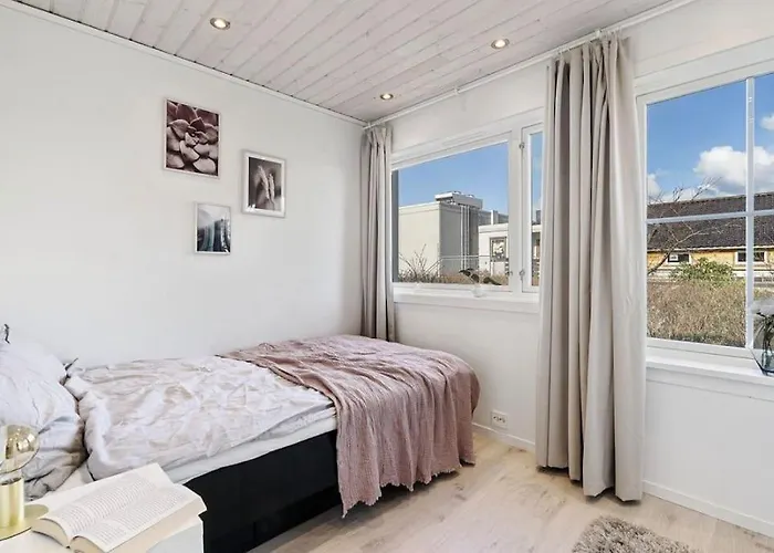 Sentralt I - Naere Ons Messen * ستافانجر