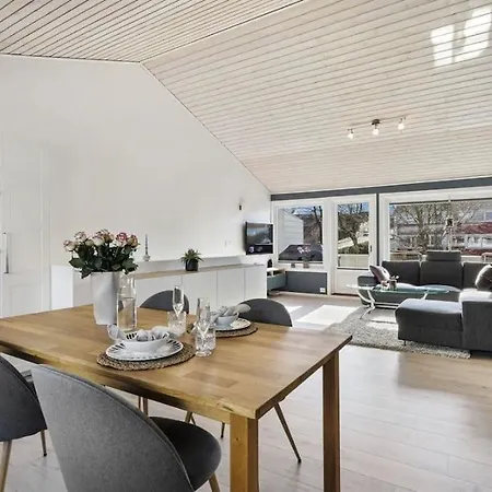 Sentralt I - Naere Ons Messen Ставангер